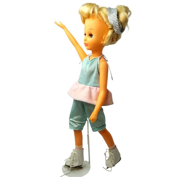 14" Vintage Playmates Skating Doll With Delicate Hands - Picture 4 of 10